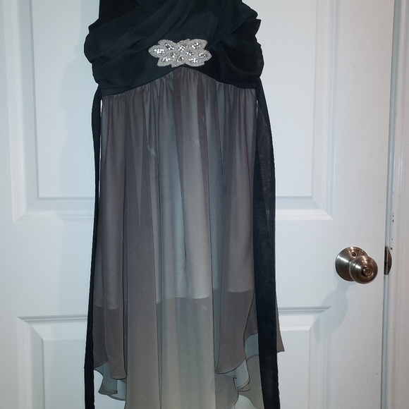 Dress - Picture 2 of 2